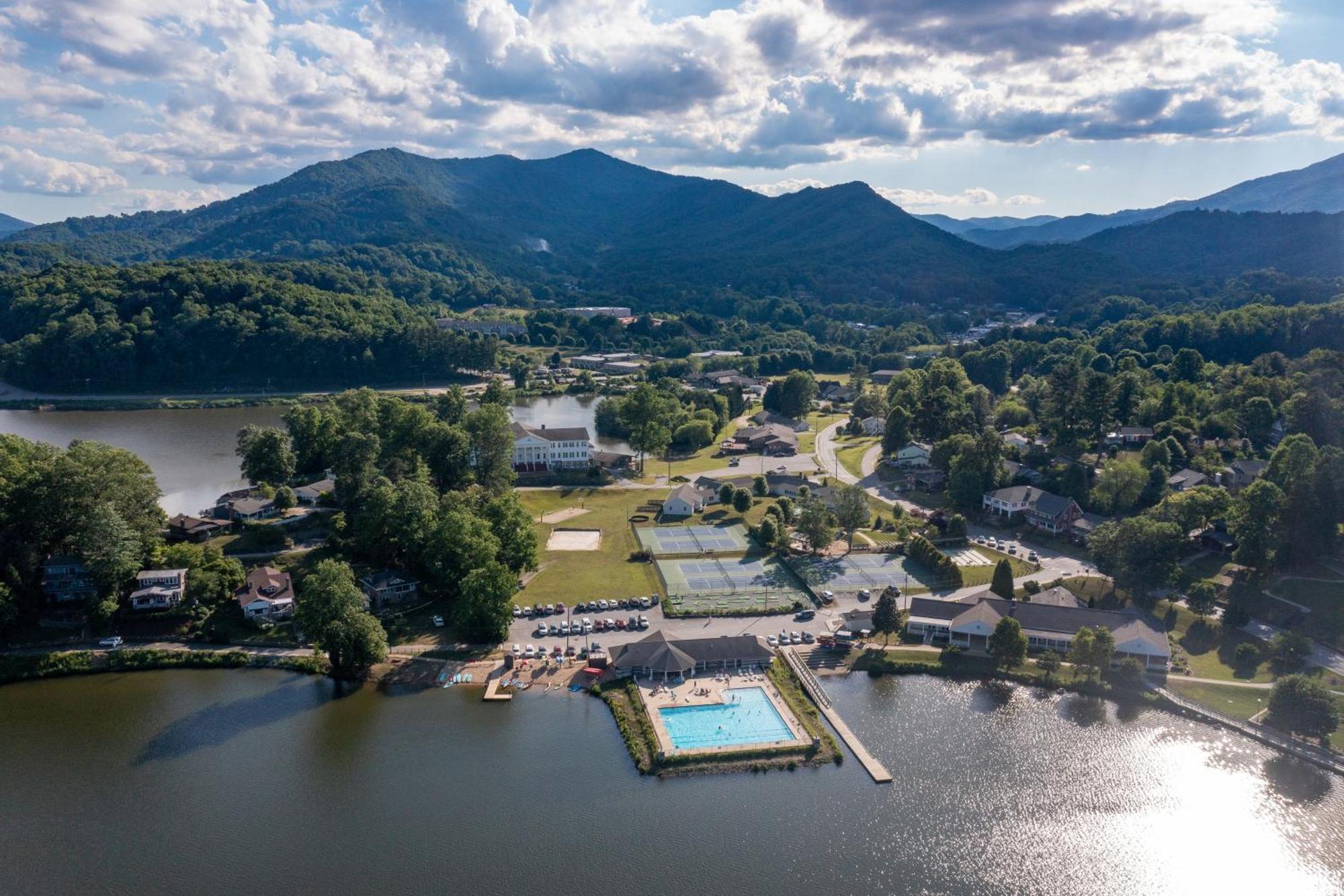 Campground Apts Lake Junaluska Номер фото